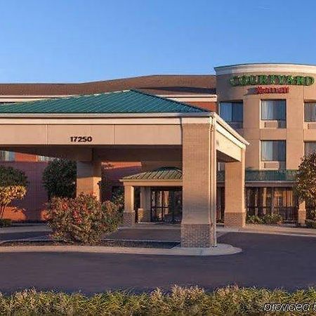 Courtyard By Marriott Kansas City Shawnee Exterior photo