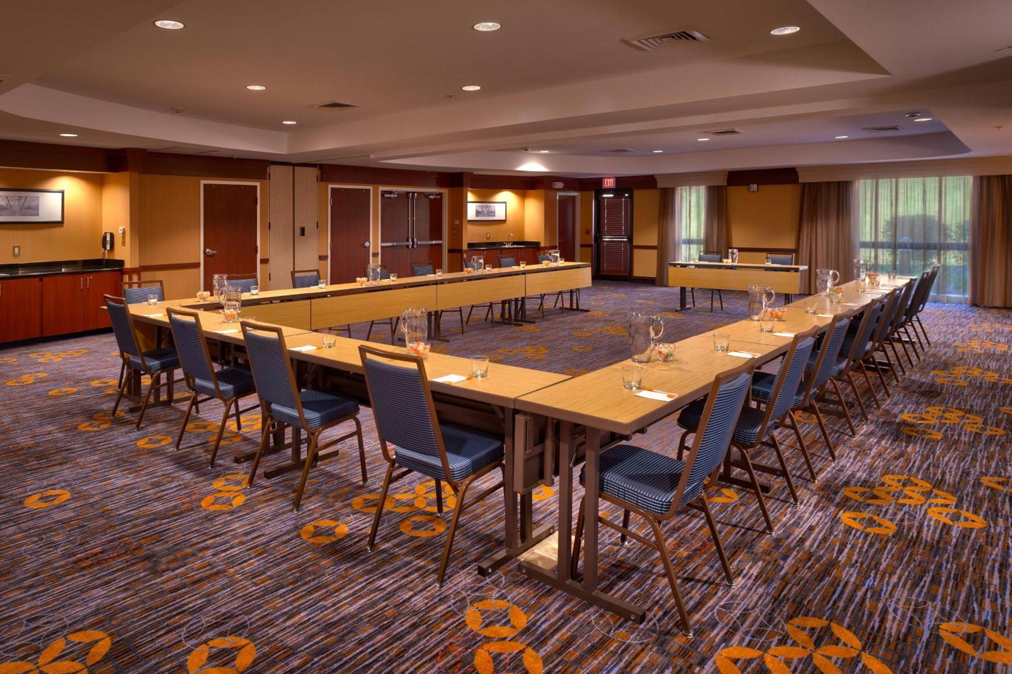 Courtyard By Marriott Kansas City Shawnee Exterior photo