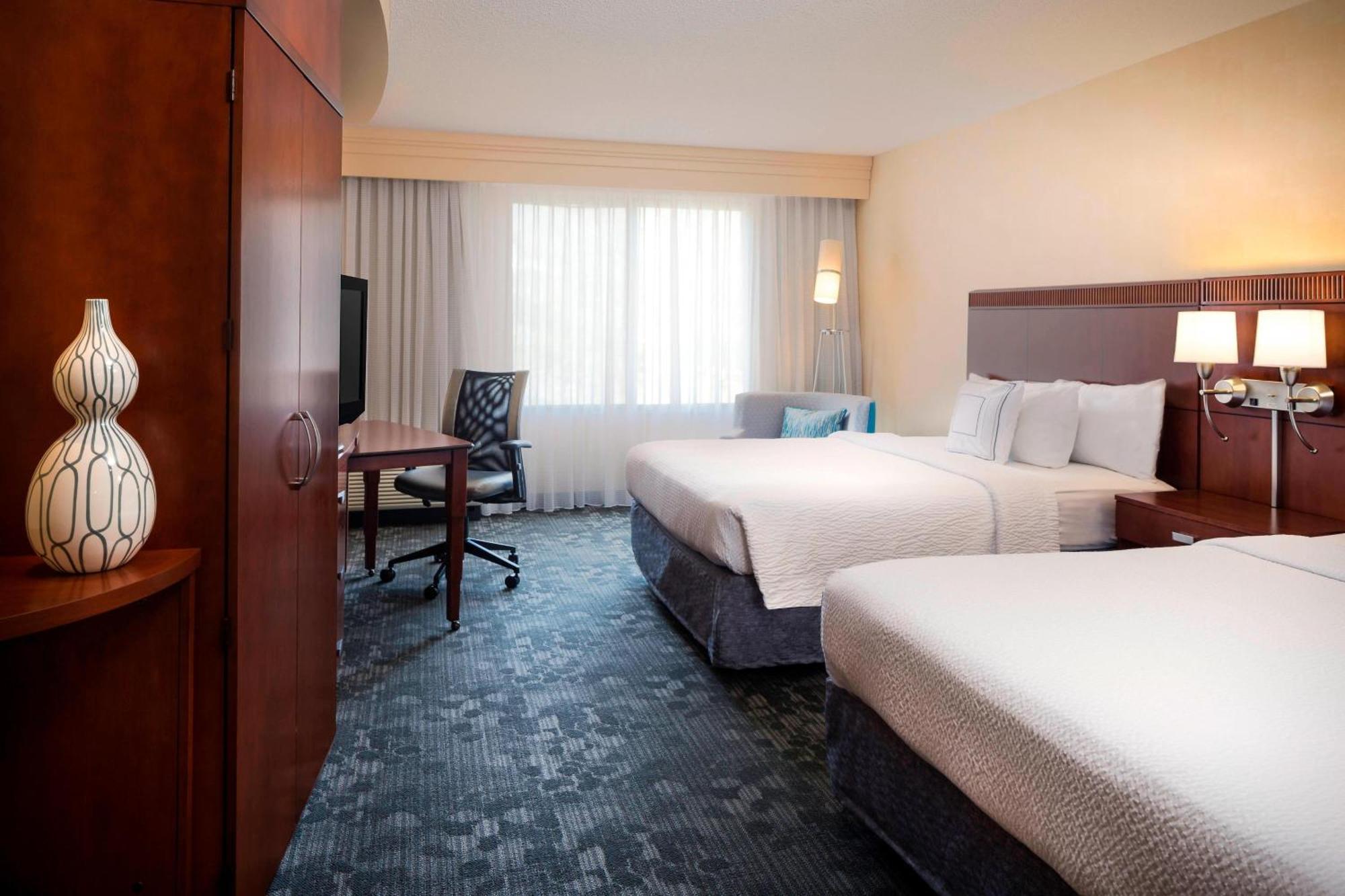 Courtyard By Marriott Kansas City Shawnee Exterior photo