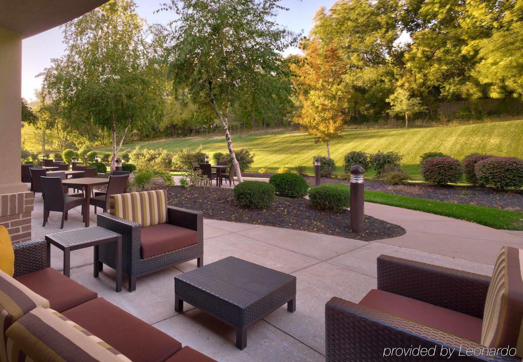Courtyard By Marriott Kansas City Shawnee Exterior photo