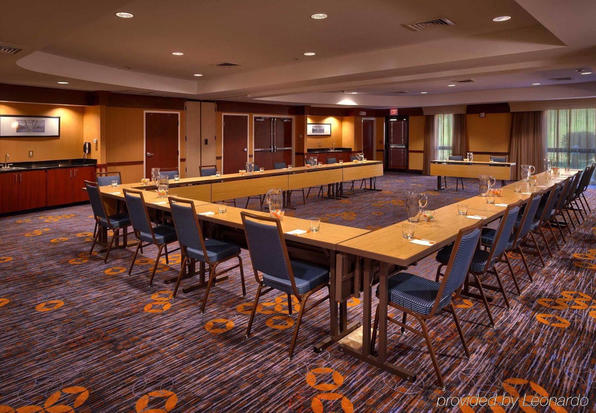Courtyard By Marriott Kansas City Shawnee Exterior photo